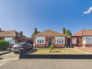 Willow Grove, Ruislip